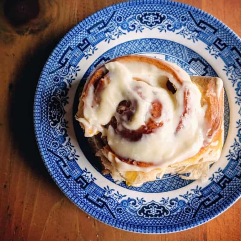 Simple Cinnamon Rolls Plated