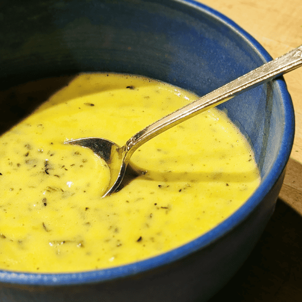 Easy Bearnaise Sauce - in a blue bowl